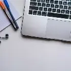 Ordinador i llibreta